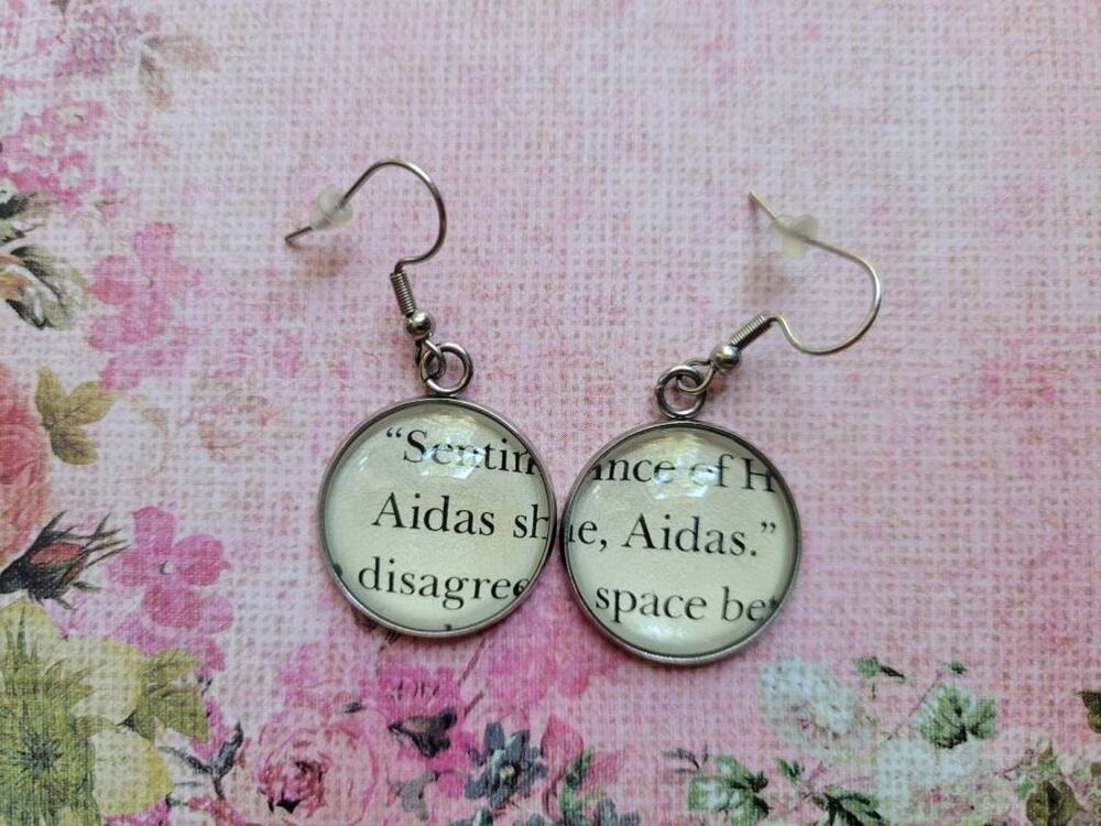 Aidas pendant earrings made with House of Earth and Blood book pages